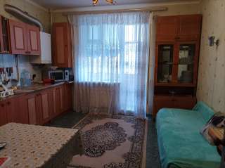 Сдам длительно 2 х комнатную квартиру в Керчи 82 кв м