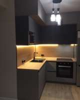 Серая современная кухня