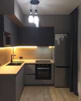 Серая современная кухня