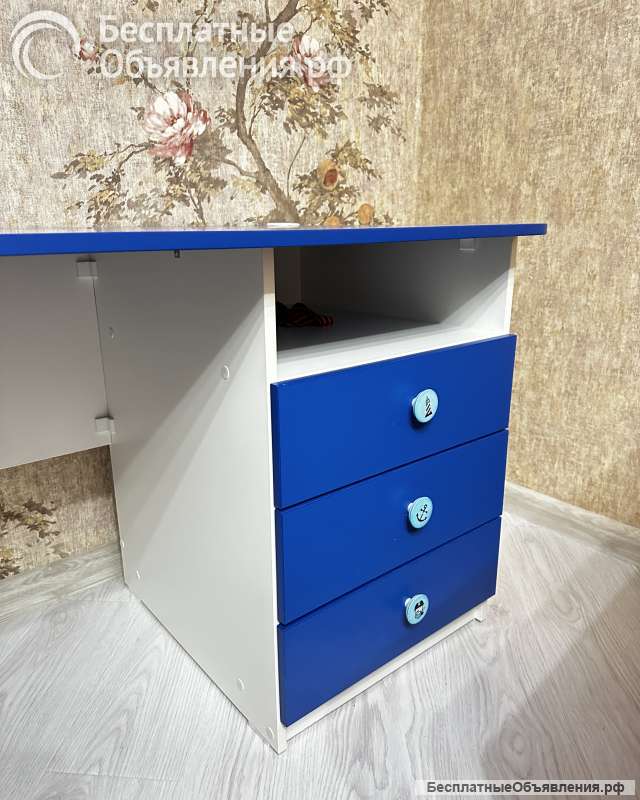 Письменный стол и пенал