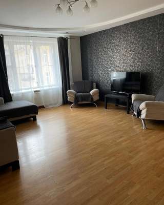 Сдаётся 3-к. кв. 100 кв. м в центре Выборга на Московском пр., 5/9 эт.