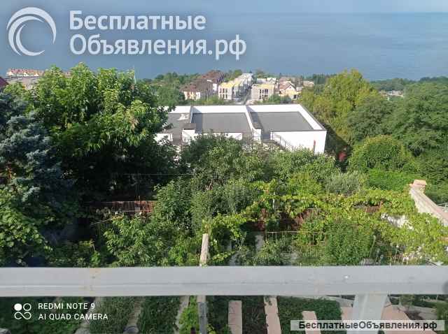 Часть дома с видом на море