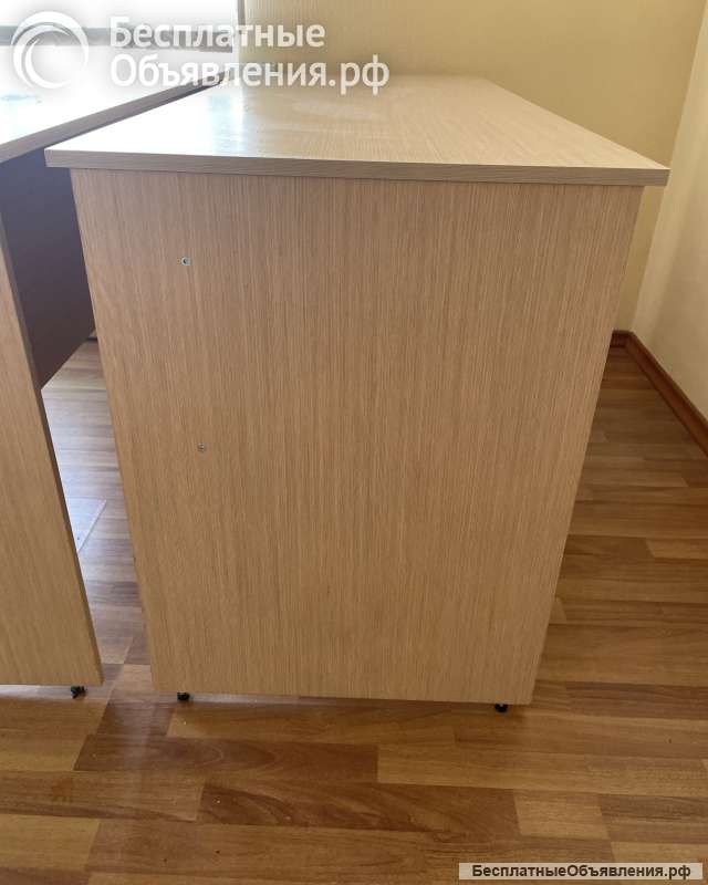 Офисный стол