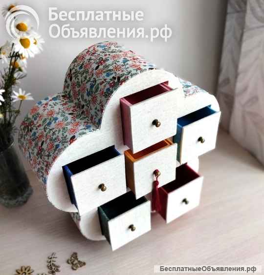 Шкатулка с выдвижными ящиками