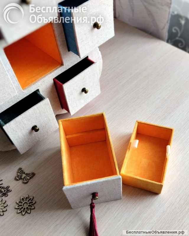 Шкатулка с выдвижными ящиками
