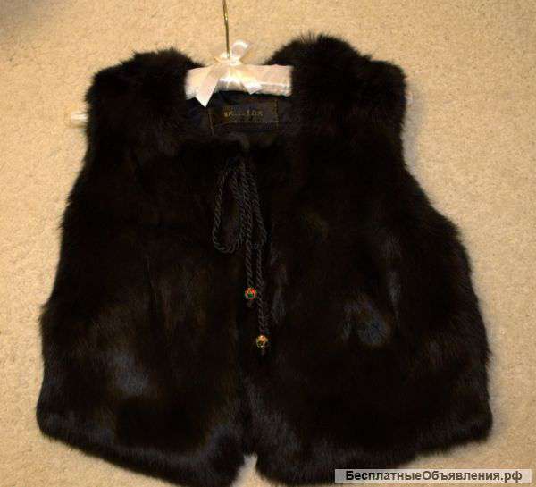 Черная меховая жилетка из кролика