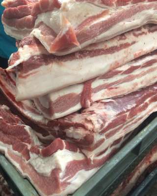 Грудинка свиная на кости. Свиная разделка.