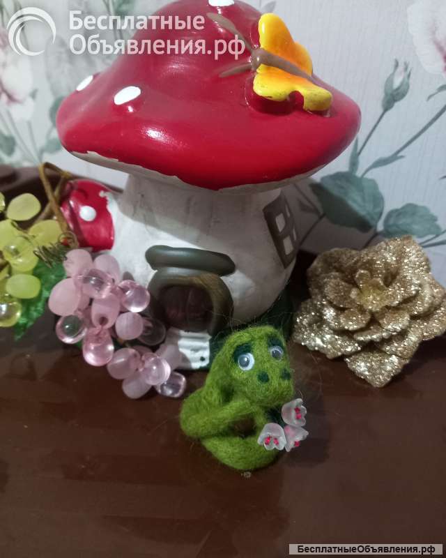 Сувениры валяные и вязанные