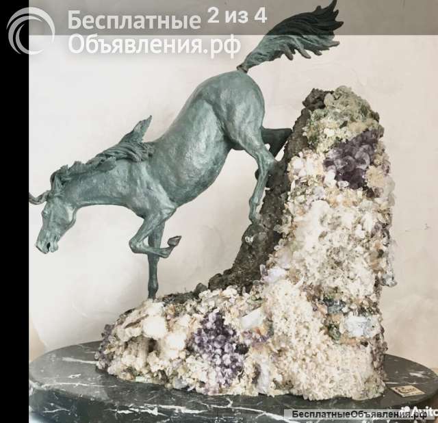 Статуя «КОНЬ»