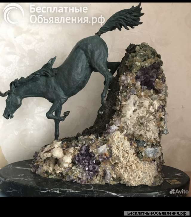 Статуя «КОНЬ»