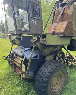 Кормоуборочный силосный комбайн Е-281