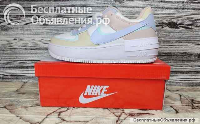 Кроссовки женские