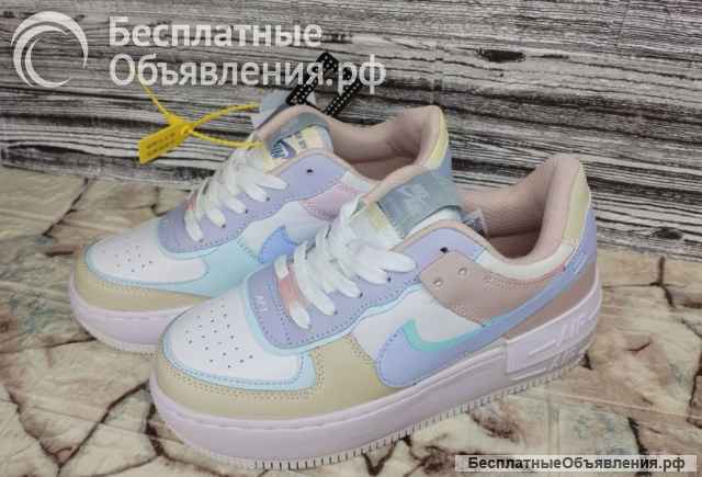 Кроссовки женские