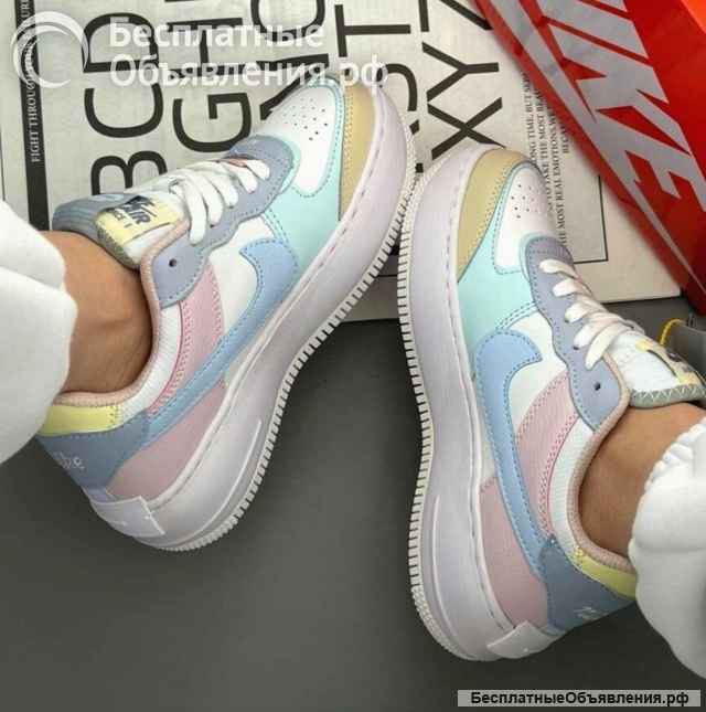 Кроссовки женские
