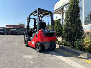 Вилочный погрузчик TOYOTA FG15