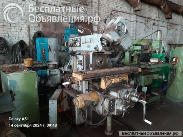 Широкоуниверсальный фрезерный станок 6Р81Ш