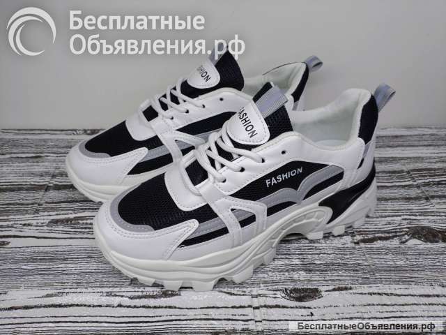 Кроссовки женские