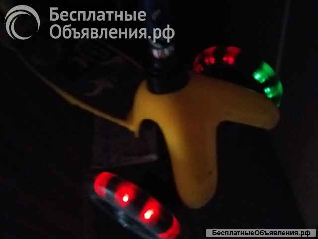 Самокат детский пластиковый, бу, в нормальном состоянии