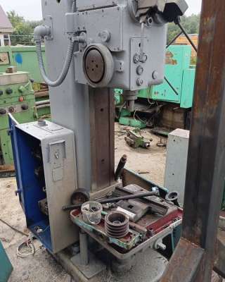 Вертикально сверлильный станок 2н125 Б/У