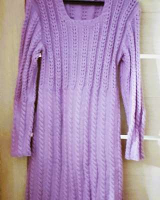 Лавандовое платье ручной вязки из овечьей шерсти