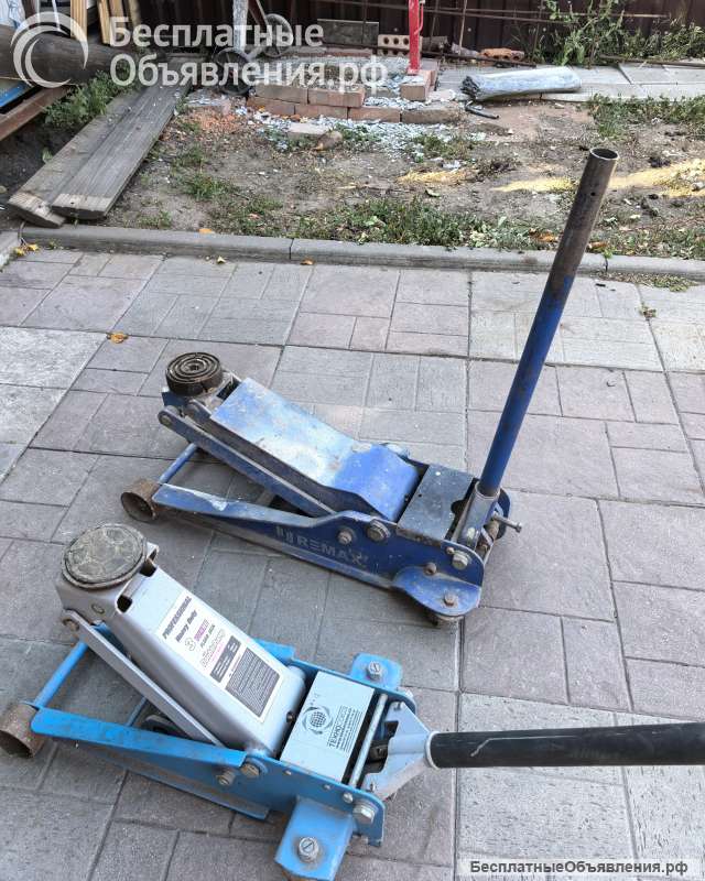 Домкрат подкатной