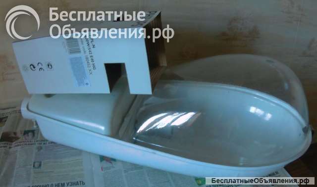 Уличный фонарь на стоб, дом