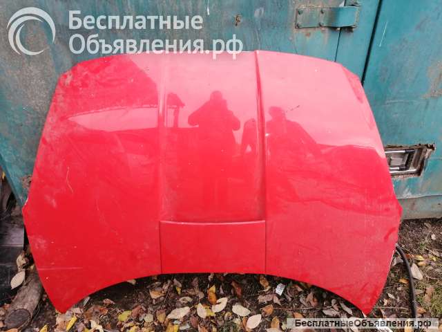 Toyota Celica T231, 1995 года - Капот, состояние хорошее, цвет красный