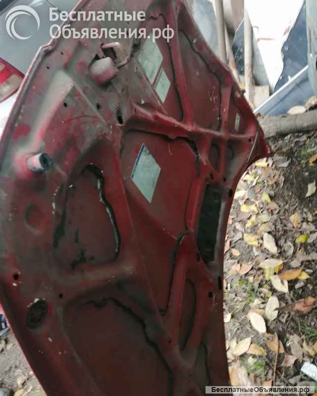 Toyota Celica T231, 1995 года - Капот, состояние хорошее, цвет красный