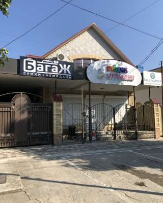 Жилой дом со встроенным магазином