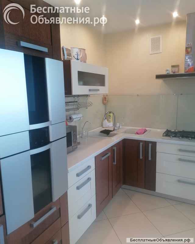 Прекрасную трехкомнатную квартиру в Севастополе