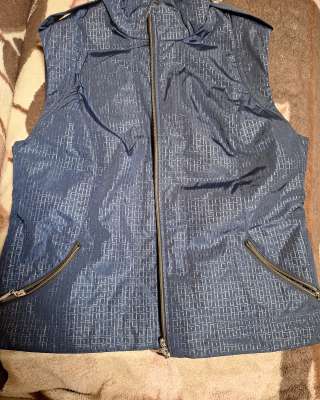 Женская жилетка