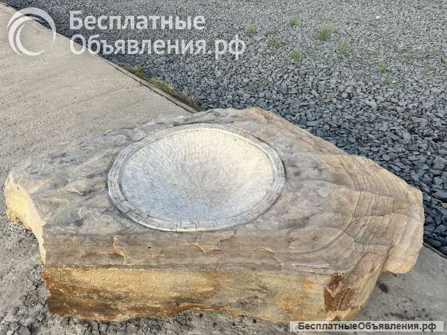 Очаг - кострище в глыбе природного камня