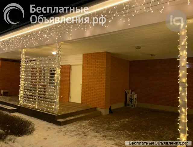 Новогоднее освещение домов, украшение дома к Новому году гирляндами, бахромой и неонов