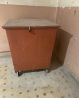 Контейнер мусорный железный 1100 л с крышкой