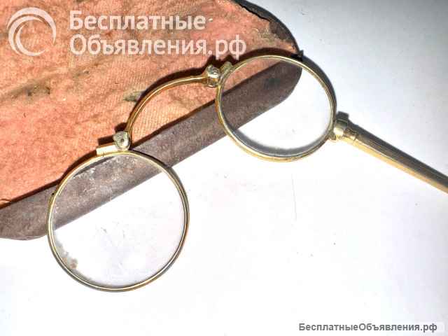 Старинное пенсне в серебряной оправе и с оригинальным футляром. Конец XIX - начало ХХ вв.
