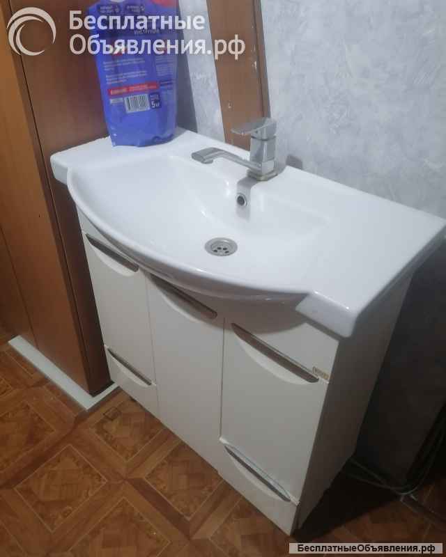 Тумба с раковиной и краном
