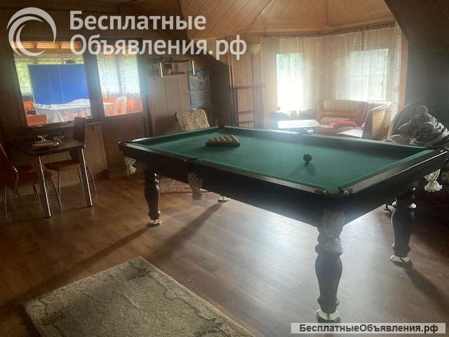 Дом у воды на берегу водохранилища