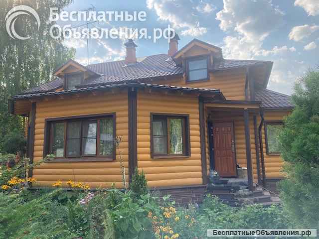 Дом у воды на берегу водохранилища