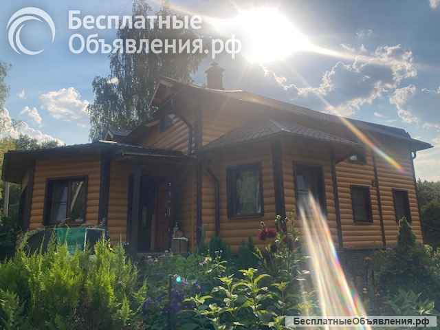 Дом у воды на берегу водохранилища