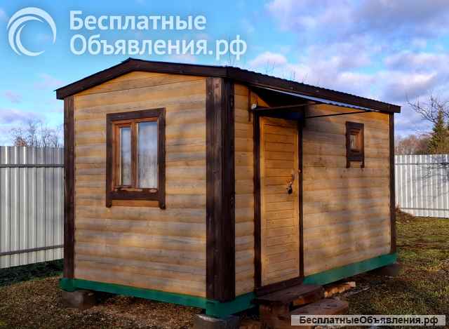 Добротный бревенчатый дом с баней на высоком берегу реки Шелонь