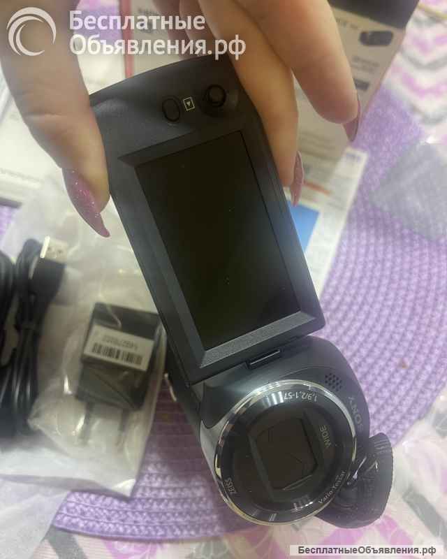 Цифровая видеокамера Sony HDR CX240E