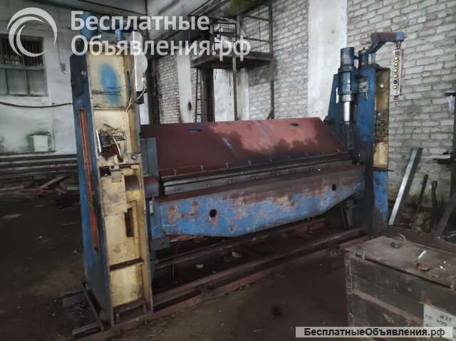 Машина листогибочная с поворотной гибочной балкой ИВ2144П