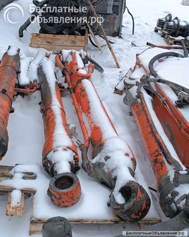 Гидроцилиндр ковша Hitachi 4391716