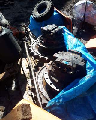 Редуктор хода Hitachi zx 470-5G 9298565