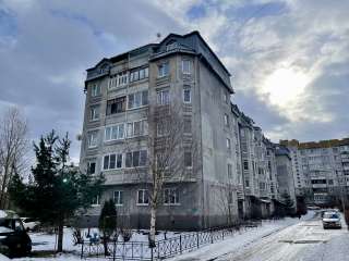 3-комн. кв. 80 кв. м, ул. Офицерская, 5/6 эт.