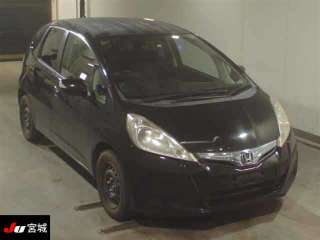 Хэтчбек гибрид Honda Fit Hybrid кузов GP1 модификация Hybrid BaseGrade