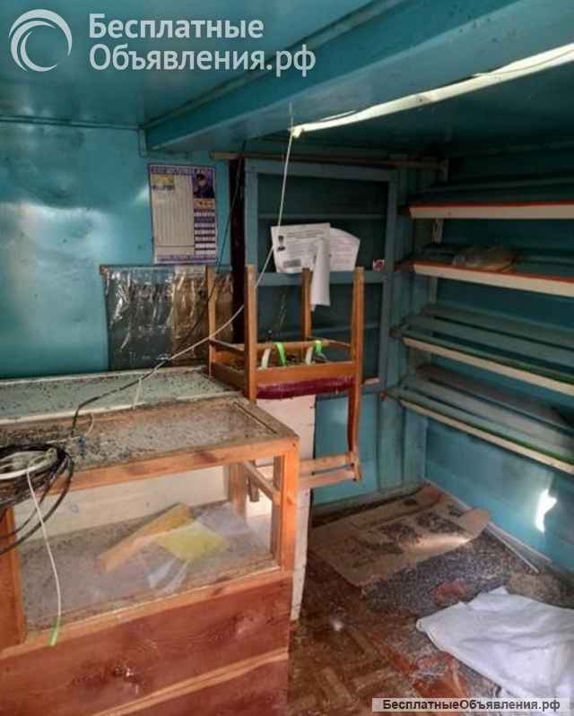 ЗУ и небольшое здание магазина