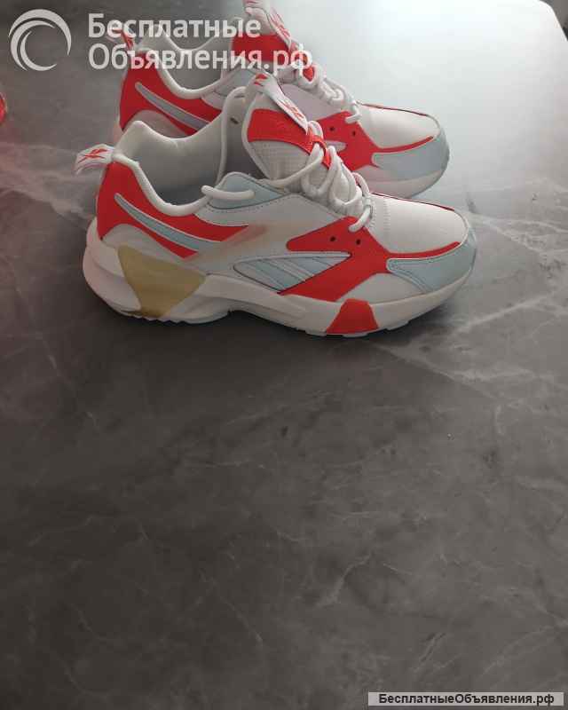Кроссовки женские