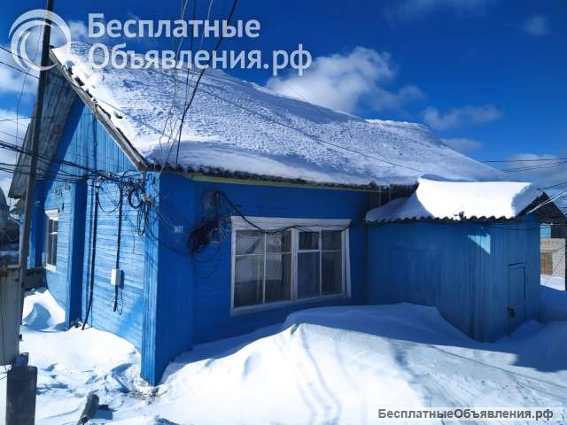 Земельный участок и деревянное здание