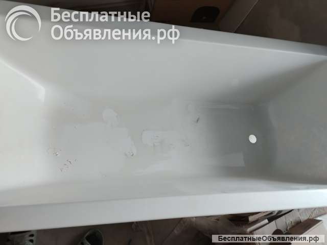 Акриловая ванна с дефектами